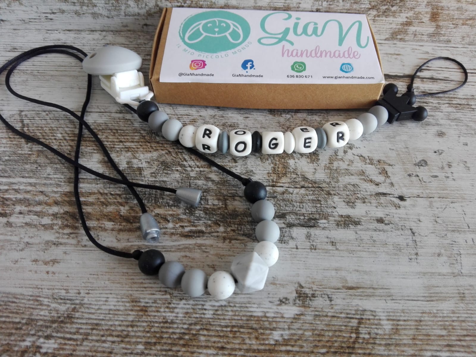 Chupetero de silicona con nombre - GiaN handmade