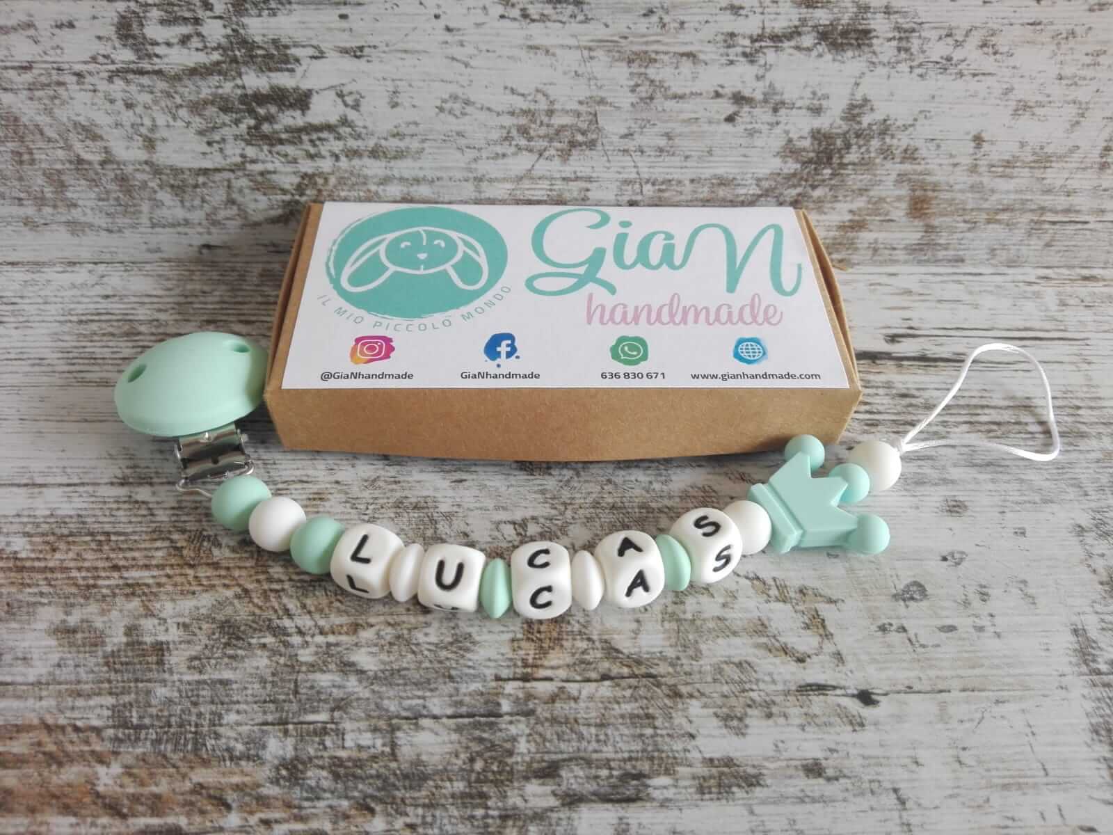 Chupetero de silicona con nombre - GiaN handmade