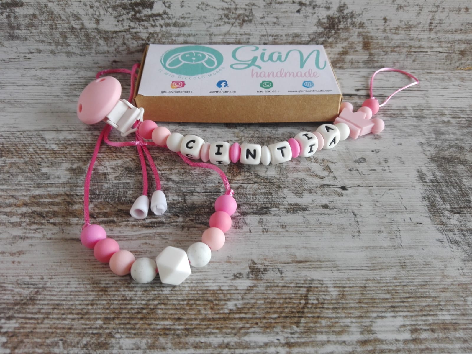 Chupetero de silicona con nombre - GiaN handmade